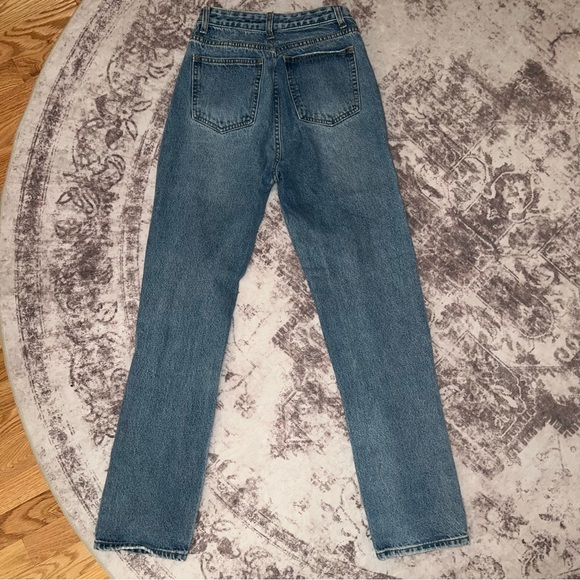 PrettyLittleThing Blue Straight Leg Jeans - Picture 2 of 5